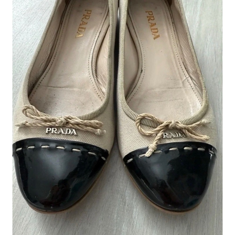 Prada Ballet Flats Womens 7 Beige Black Good Patent Cap Toe Bow Logo Hardware - Picture 8 of 15
